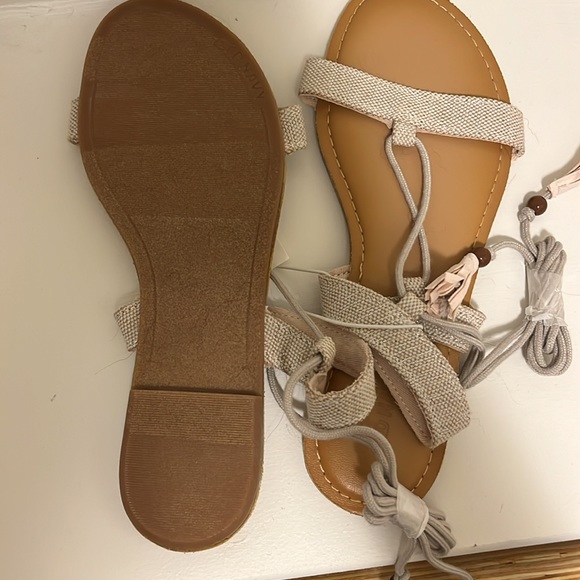 Old Navy Tie Sandals | 8 - Picture 2 of 3